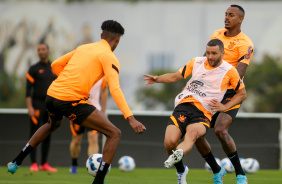 Jnior Moraes e Raul Gustavo em ltimo treino do Corinthians de olho no Flamengo