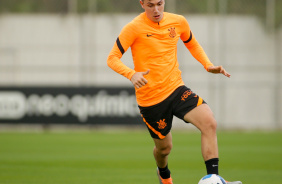 Lucas Piton em ltimo treino do Corinthians de olho no Flamengo