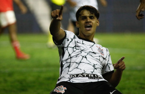 Guilherme Henrique comemora gol contra o Internacional