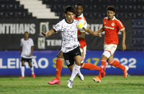 Guilherme Henrique durante partida contra o Internacional pelo Brasileiro Sub-17