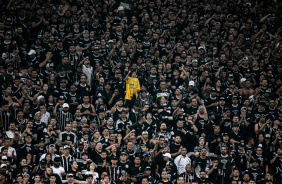 Torcida do Corinthians durante jogo contra o Flamengo na Libertadores