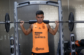 fausto faz treino na academia do CT