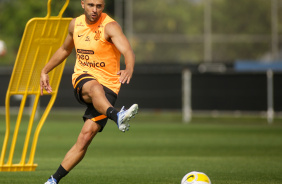 Jnior Moraes em ao no treino desta manh no CT Joaquim Grava