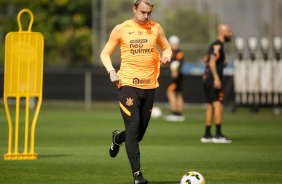 Rger Guedes em ao no treino no CT Joaquim Grava