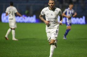 Renato Augusto voltou a jogar pelo Corinthians em duelo contra o Ava