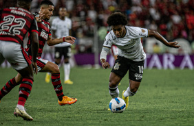 Willian em campo contra o Flamengo