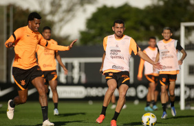 Bruno Melo e Gil em ltimo treino do Corinthians antes de encarar o Palmeiras