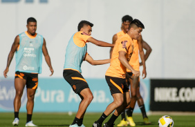 Cantillo e Roni durante o treino do Corinthians nesta segunda-feira