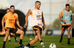 Jnior Moraes durante o treino do Corinthians nesta segunda-feira