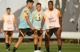 Fausto e Xavier em último treino do Corinthians antes de encarar o Atlético-GO