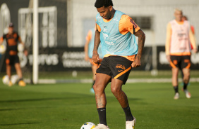 Gil em último treino do Corinthians antes de encarar o Atlético-GO
