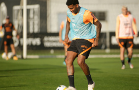 Gil em ltimo treino do Corinthians antes de encarar o Atltico-GO