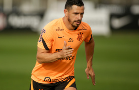 Giuliano em ltimo treino do Corinthians antes de encarar o Atltico-GO