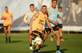 Júnior Moraes e Giovane em último treino do Corinthians antes de encarar o Atlético-GO
