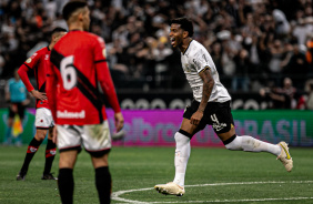 Gil durante comemorao de gol do Corinthians