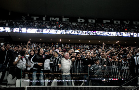 Torcida do Corinthians na noite de classificao na Copa do Brasil