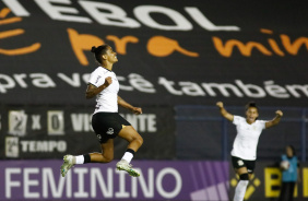 Grazi marcou o terceiro gol do Corinthians contra a Portuguesa