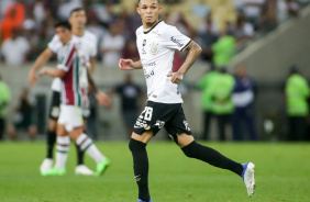 Adson em campo no jogo entre Corinthians e Fluminense nesta quarta