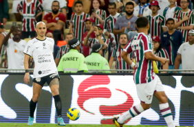 Fbio Santos em duelo desta quarta contra o Fluminense