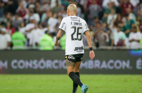 Fbio Santos foi titular do Corinthians diante do Fluminense no Maracan