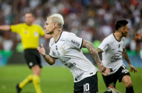 Rger Guedes comemora segundo gol do Corinthians na semifinal da Copa do Brasil