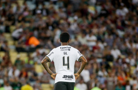 Zagueiro Gil durante jogo entre Corinthians e Fluminense