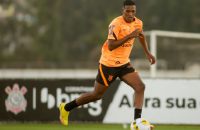 Robert Renan durante treino do Corinthians nesta tarde