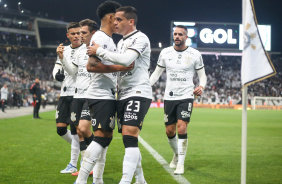 Fausto, Piton, Du Queiroz, Fagner e Renato comemoram o gol marcado pelo Corinthians