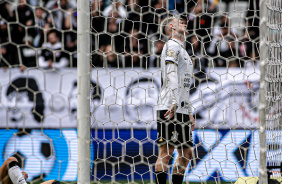 Rger Guedes lamenta gol perdido