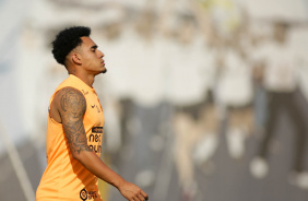 Du Queiroz durante atividade no CT