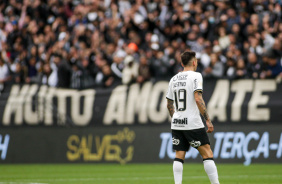 Gustavo Silva com a camisa 19 do Corinthians