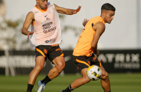 Júnior Moraes e Fausto durante treinamento no CT