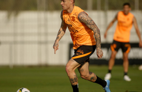 Rger Guedes durante treinamento no CT