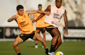 Roni e Xavier durante atividade no CT