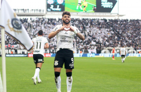 Yuri Alberto na comemorao de seu quarto gol marcado com a camisa alvinegra