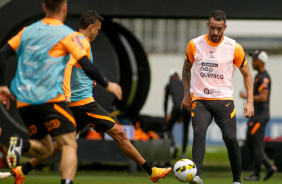 Renato Augusto, Cantillo e Ramiro durante atividade no CT