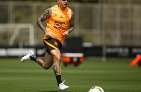 Fagner durante treino do Corinthians
