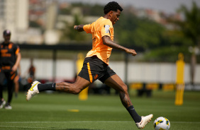 Gil durante treino do Corinthians antes do Majestoso