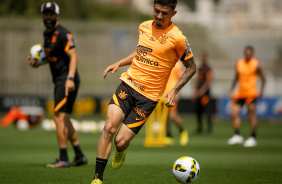 Lo Mana durante treino do Corinthians