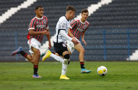 Léo Agostinho em ação contra o São Paulo no Brasileirão Sub-17