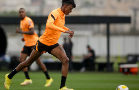 Robson Bambu durante treinamento pelo Corinthians