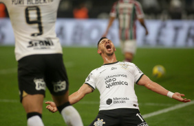 Giuliano comemora gol contra o Fluminense