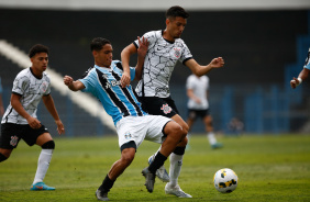 Adryan em duelo contra o Grmio no Brasileiro Sub-17
