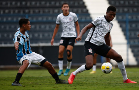 Gustavo Henrique em duelo contra o Grmio no Brasileiro Sub-17