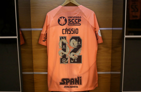 Camisa do Cssio no vestirio da Neo Qumica Arena