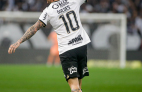 Rger Guedes celebrando o gol marcado contra o Cuiab, na Neo Qumica Arena