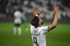 Yuri Alberto comemorando o gol anotado na Neo Qumica Arena