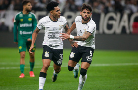 Yuri Alberto e Du Queiroz comemorando gol na partida contra o Cuiab, na Neo Qumica Arena