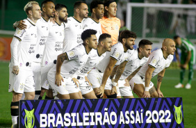 Equipe do Corinthians antes do apito inicial contra o Juventude