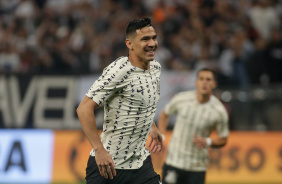 Balbuena sorridente aps marcar um gol na vitria contra o Athletico-PR na Neo Qumica Arena